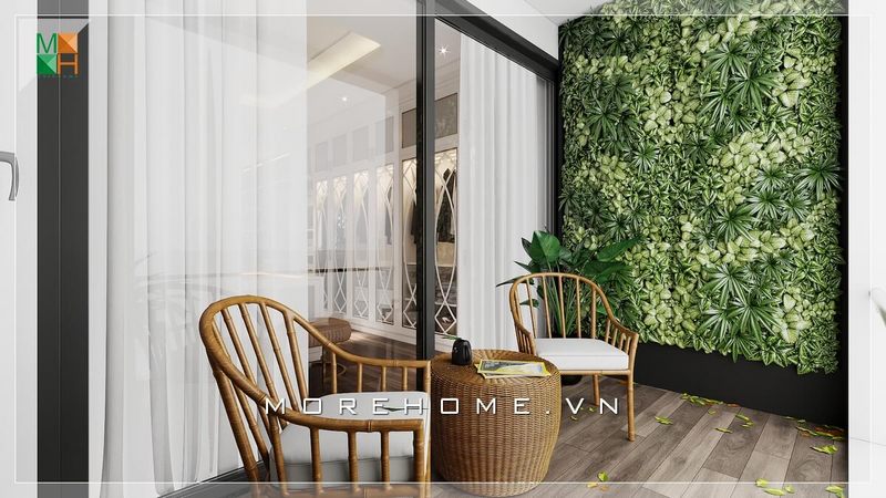 Kiểu dáng của bàn ghế rất độc đáo, nhìn giản dị nhưng lại gây ấn tượng và phù hợp với không gian ban công ở đây.